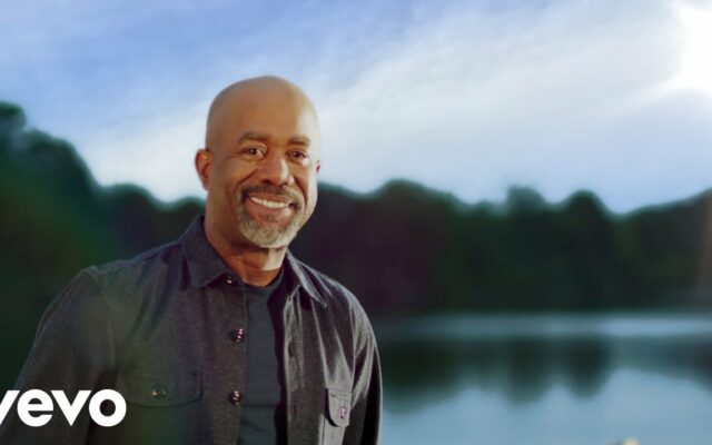 Darius Rucker Freaks Out Fans By Pretending To Be A Wax Sculpture At Madame Tussauds